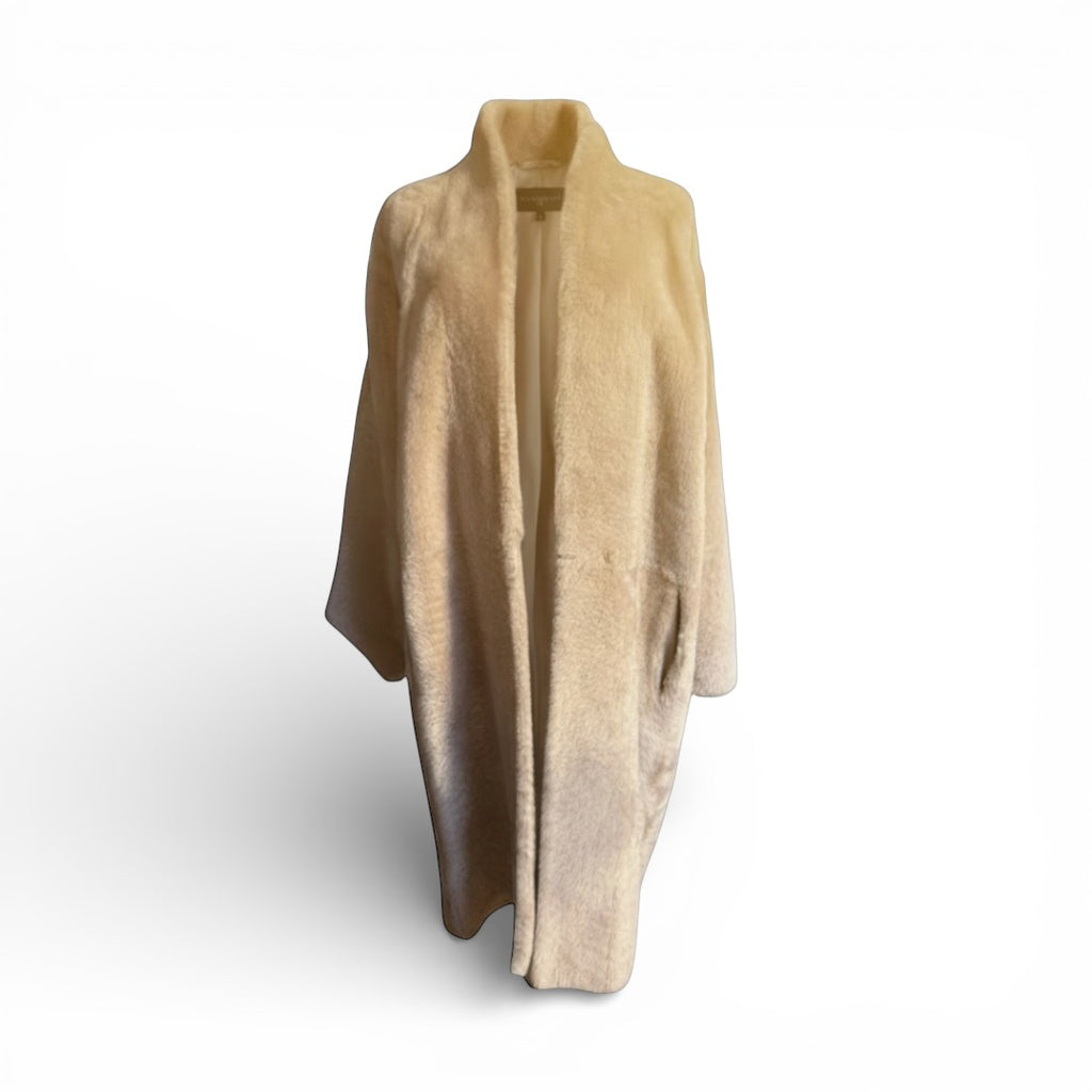 Gushlow and Cole soft pink sheepskin coat The Cotswolds Daughter
luxury pink sheepskin coat women
Gushlow and Cole designer coat editorial style
soft pink winter statement coat women