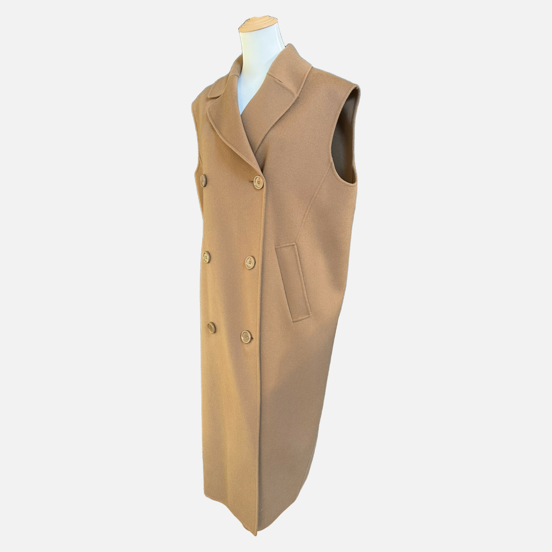 Max Mara tan long blazer The Cotswolds Daughter
classical tan designer blazer women
Max Mara woolen blazer editorial style
luxury longline blazer women