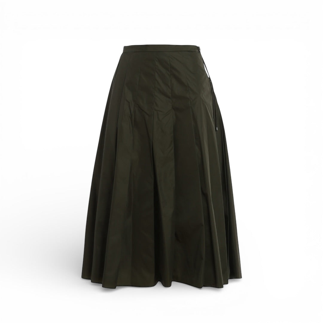 Moncler technical nylon skirt The Cotswolds Daughter
olive dark green designer skirt women
Moncler olive skirt editorial style
technical nylon skirt women
