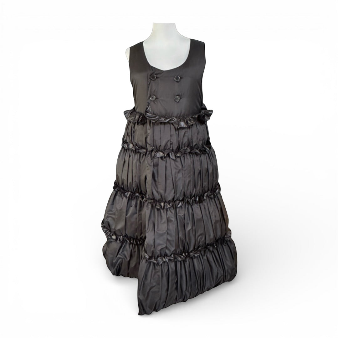 Comme des Garçons Noir Kei Ninomiya dress The Cotswolds Daughter
black tiered puffy dress women
avant garde designer black dress
Noir Kei Ninomiya sculptural dress