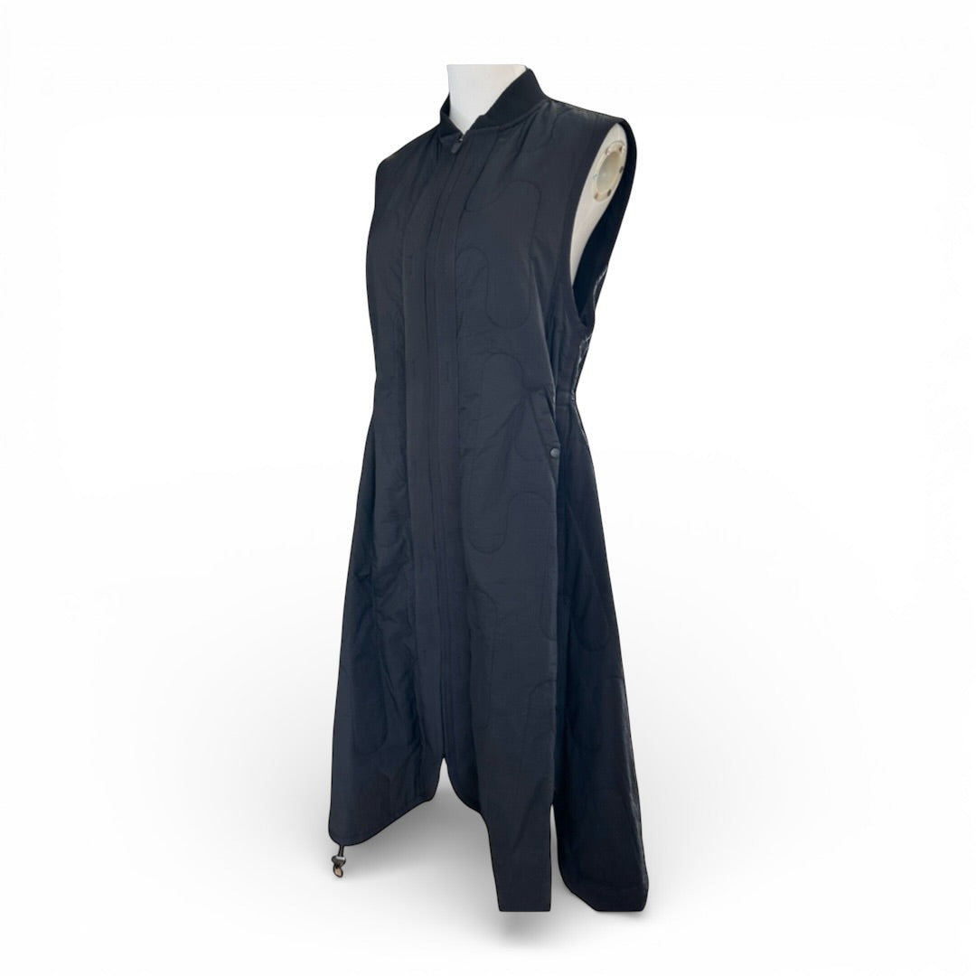 Y3 lightweight padded dress The Cotswolds Daughter
urban designer dress women
modern padded day dress Y3
sporty luxury dress women